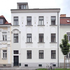 Гостиница Ferienwohnungen Dr. Neubert  Кремс-На-Дунае